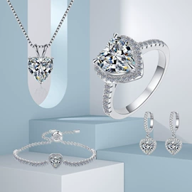 戒指;项链;耳钉