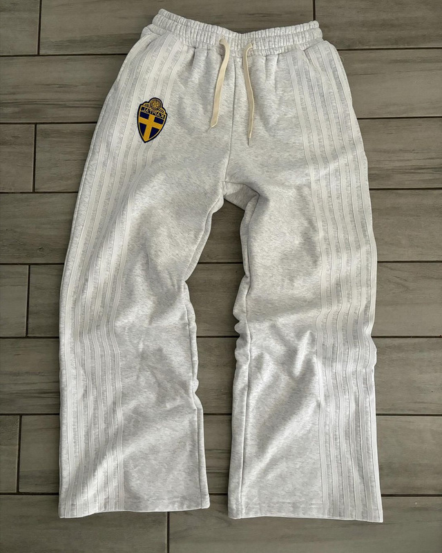 秋冬の新しいアメリカンストリートトレンドの男性と女性の同じスタイルの刺繍入りフード付きジッパールーズカジュアルスウェットシャツスーツ|undefined