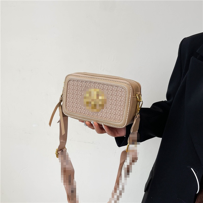 Bolso de mujer de comercio exterior, bolso cuadrado de color sólido simple, bolso de hombro de mano de 2024 nuevo estilo universal.