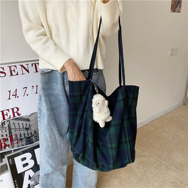 0981 Simple ins checkered woolen single-shoulder bag, hand-held cloth bag, student large-capacity shopping bag, laid-back style women's bag undefined