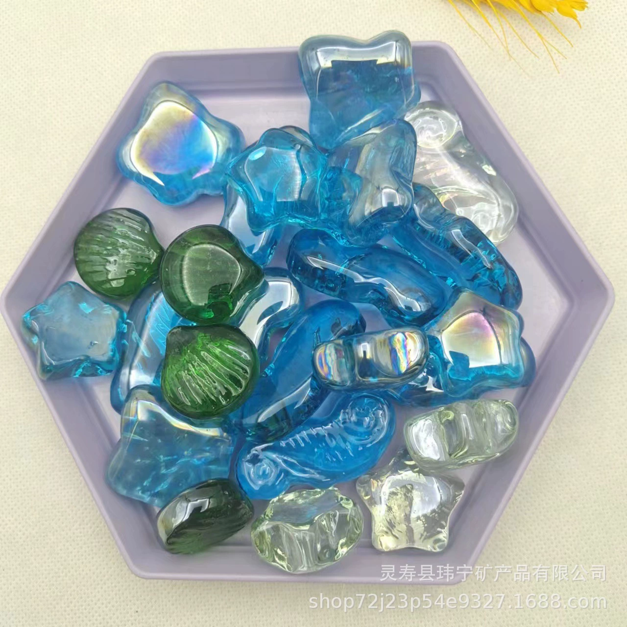 Гетеросексуальный стеклянный камень Археологическая игрушка Детский драгоценный камень Стеклянная плоская бусина Стеклянный аквариум Пейзаж Камень может быть сделан в небольшой упаковке