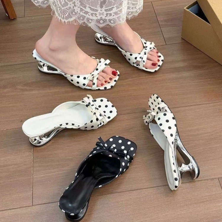 Arco ondulado punto de sandallas de moda femenina 2026 verano nuevo antideslizante de dedos desnudos con hadas sandallas frías image 4