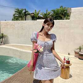 2024泰国法式小碎花裙式泳衣女甜美泡泡袖遮肉保守显瘦学生泡温泉