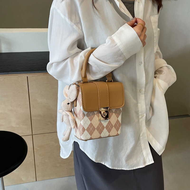 Alta sensación Lingerie mini bolso para mujeres 2024 nuevo Lingerie bolso cuadrado universal bolso de nicho de diseño exterior bolso de hombro