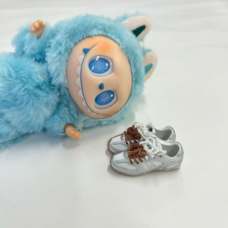 LABUBU Zapatos Rabu Ropa de bebé 17cm felpa vinilo bolso de muñeca colgante para zapatos desnudos caja ciega