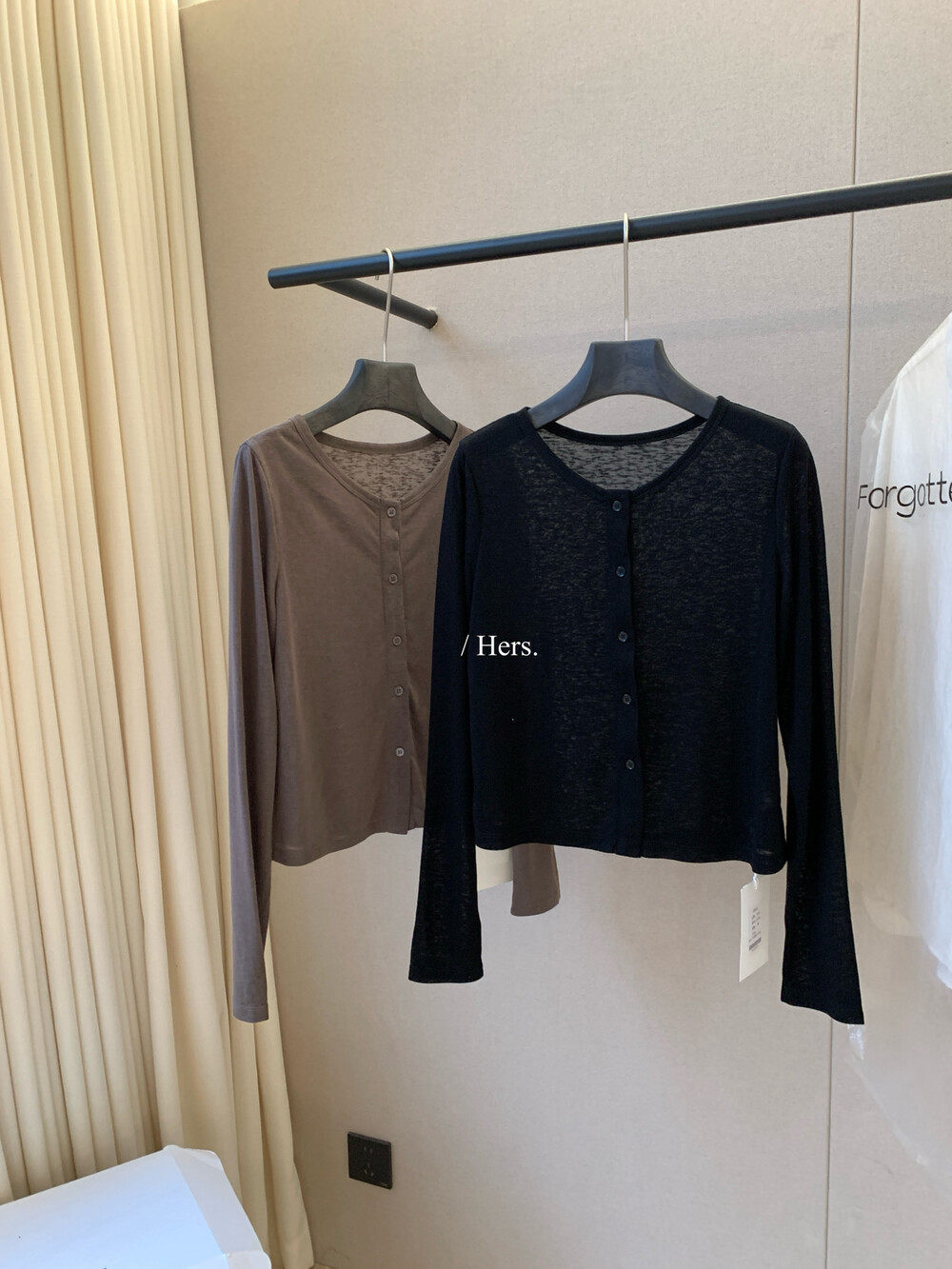 Áo khoác cardigan nữ dệt kim chống nắng cổ tròn tay dài phối màu cơ bản — Hồng sữa, Xám cacbon, màu đen, trắng ngà chi tiết 31