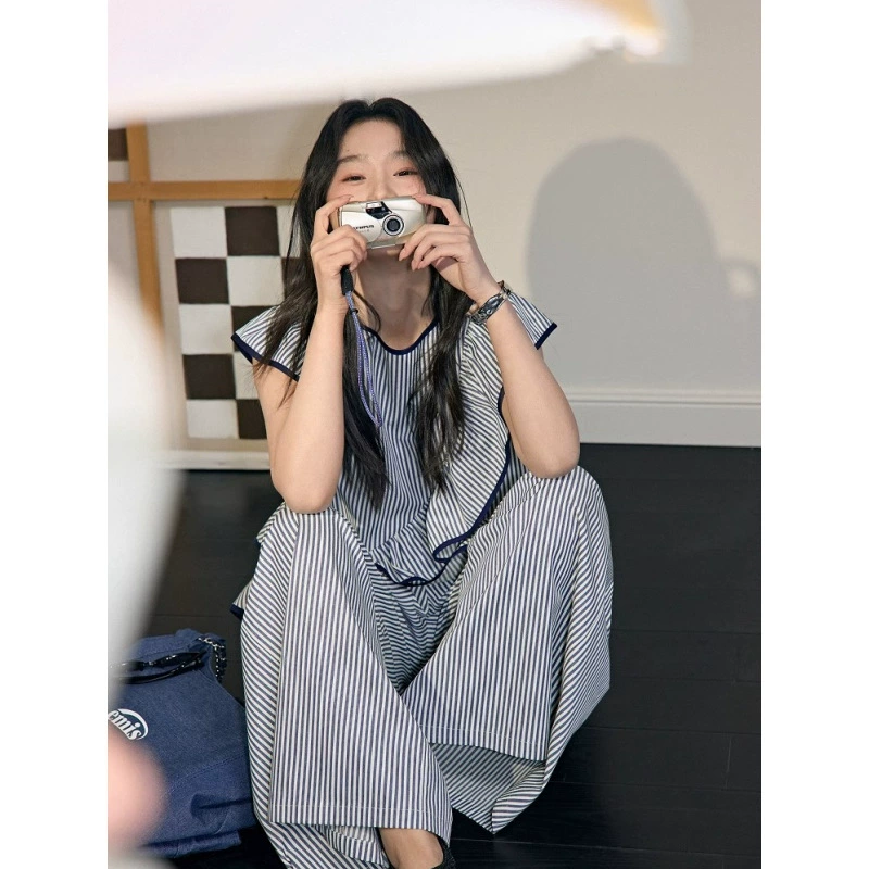 Широкий цветной жилет с рюшами и брюки в полоску, комплект из двух предметов, дизайн весна-лето 2025, свежий и молодежный костюм