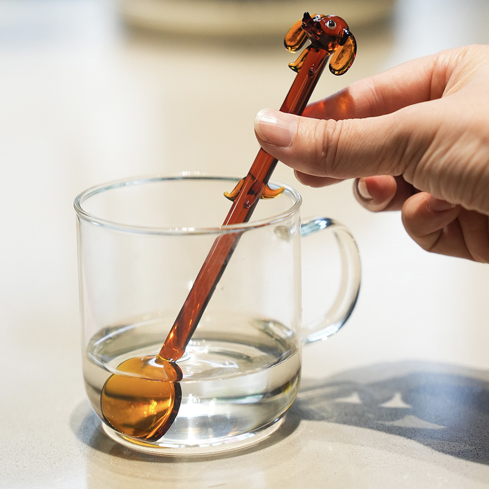 Cuchara de café de perro creativa encantadora cuchara de vidrio de colores encantadora cuchara de helado de postre cuchara de café batida