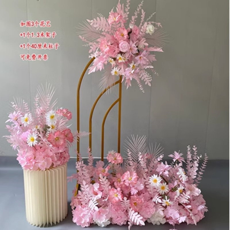 결혼식 결혼식 강당 붉은 꽃 줄로 꽃 냄비 꽃 공 줄 꽃 줄 줄 야외 농촌 결혼식 꽃 예술