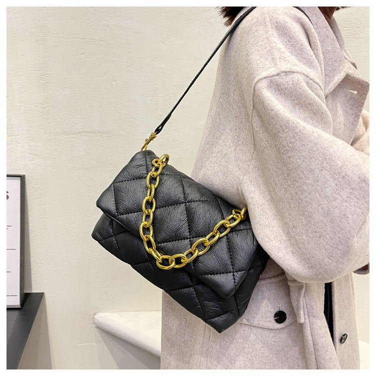Rhombic Embroidery Thread Soft Noodle 2021 New Trendy Autumn Winter Retro Women's Bag French Textured Chain Bag Crossbody Commuter Bag display picture 1