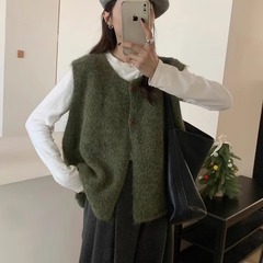 韓国系はシンプルで、柔らかいモチモチの怠惰なセーターの馬甲女2025春秋の新型のゆったりとした重ね着ニットベストを着ています。