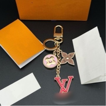 四叶草字母挂件钥匙扣包包锌合金重工花纹配饰链子扣子原创设计