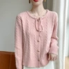 Light pink·