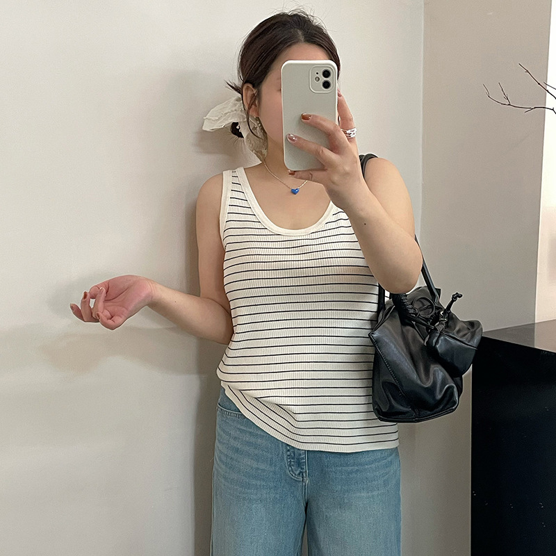 Plus-Size Women's Outerwear and Innerwear Sleeveless Tops, 2026 Autumn Style, Versatile Knitted Tank Tops for Plus-Size Women 23710