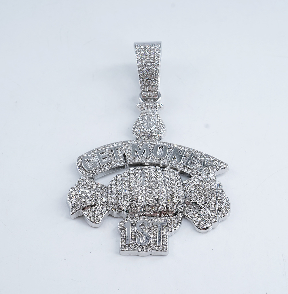 Europa y América hip-hop Get money Hand-Hand Riqueza Colgante de diamantes Tendencia de moda Accesorios para hombres Accesorios en stock image 7