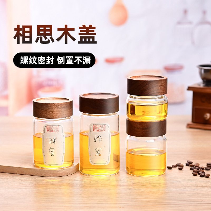 蜂蜜を入れて瓶を分けて専用の食品級の高ホウ素シリコンを詰めて缶を密封します。|undefined