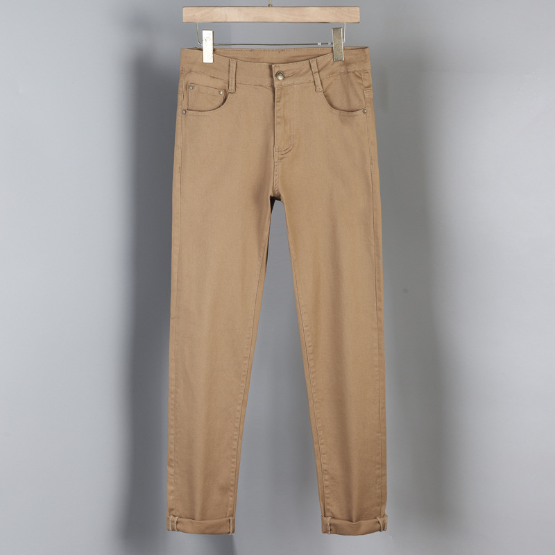 Jeans de color khaki otoño y invierno para hombres de moda simple productos europeos 2024 nuevos pantalones de alta gama de moda casuales delgados