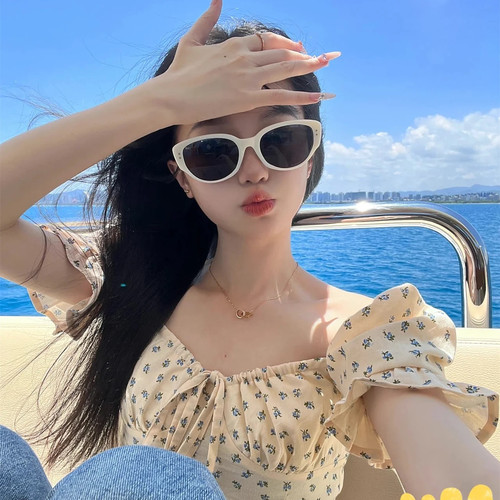 White Retro Cat-Eye Sunglasses on Instagram: Chic European & American Y2K Style, Cool Girly Design—Perfect for Sun Protection and Trendy Women with Small Faces