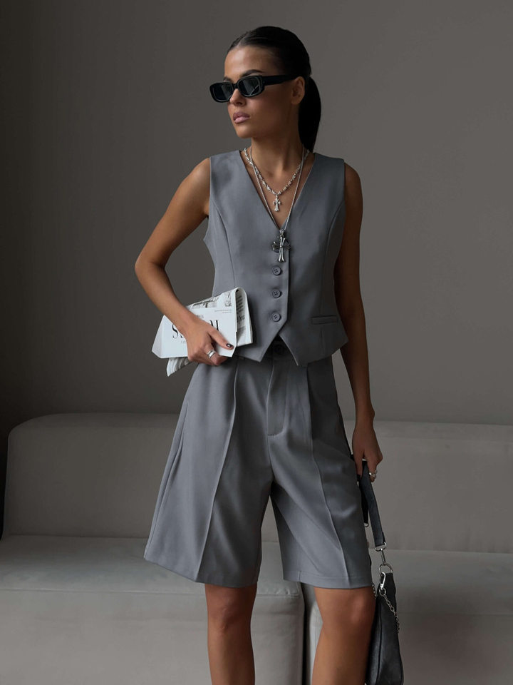 Bộ vest nữ áo gile cổ V cài khuy một hàng kèm quần short ống thẳng — Màu trắng, Màu xám, Màu đen (thêm mới)
