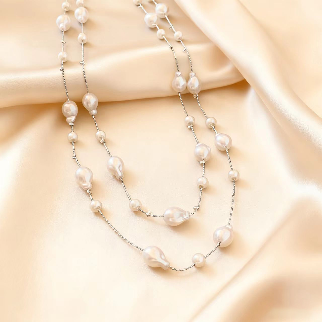 D743 peanut pearl white chain