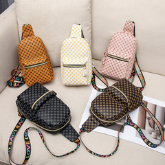 時尚休閒運動風女士老花胸包2024新款潮流圓點印花字母織帶斜肩包