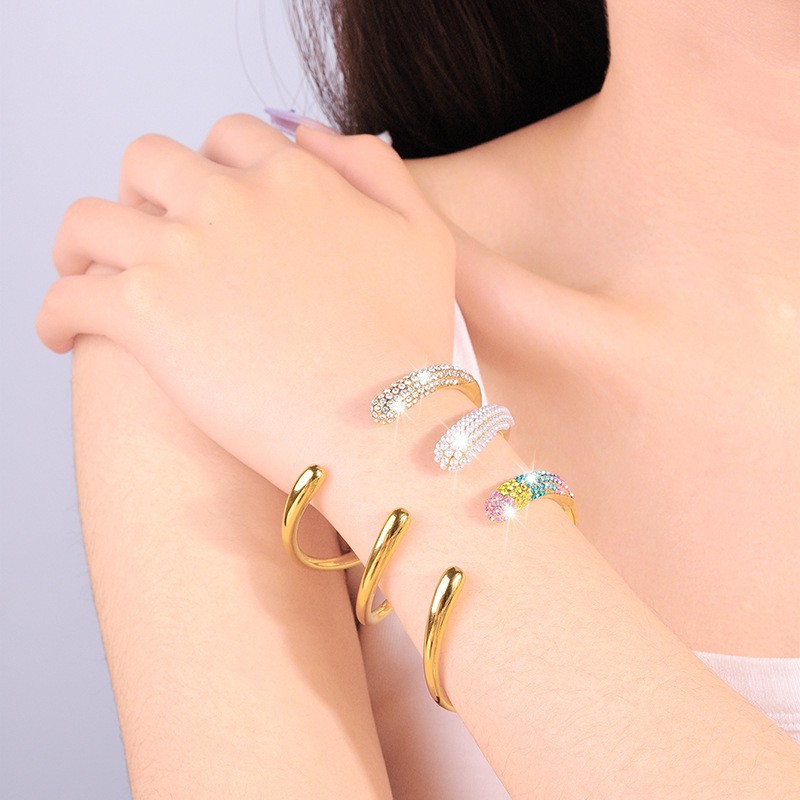 Pulsera de acero titanio, pulsera abierta de perlas y diamantes multicapa para mujer, sensación de alta gama, moda transfronteriza, pulsera de lujo ligero de 18k