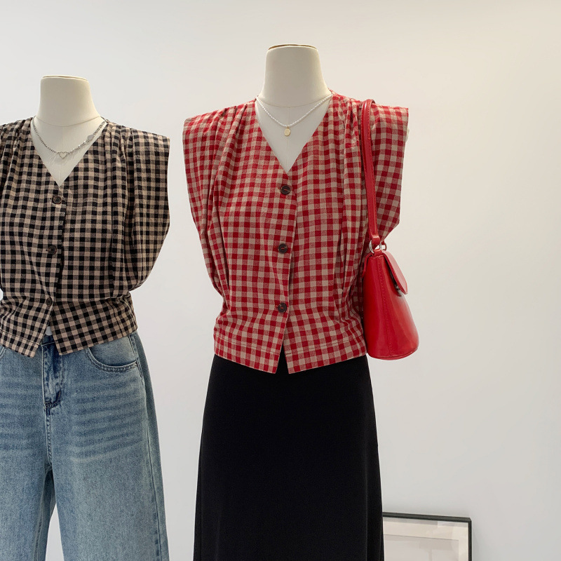Summer Ootd Retro Red Plaid V Neck Sleeveless Vest Shirt for Women 2025 Summer New Style Unique Pinch Waist Small Top