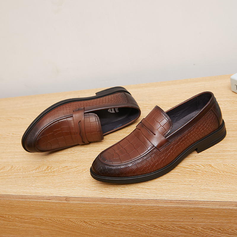 New professional men's business leather shoes with low heel embossed embossed working men's shoes_voghion.com