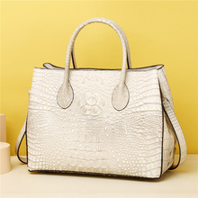 新款真皮女包手提包大容量鳄鱼女士花园包宴会包时尚商务潮邮差包