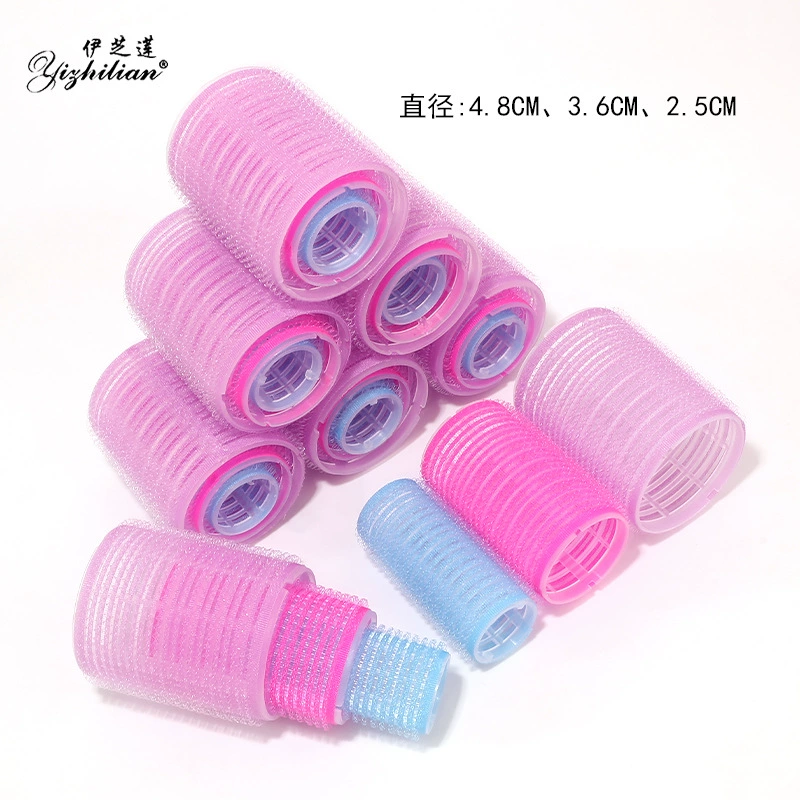 Челка на верх головы, кудрявая заколка-щипцы, придаёт объём