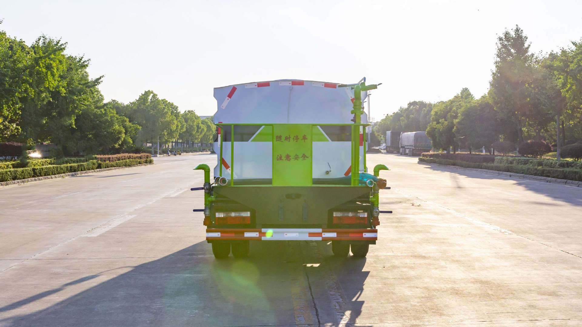 7-Square Blue Brand Sprinkler Fog Cannon Truck for Municipal Greening and Road Maintenance 12-Square Sprinkler Truck for Dust Reduction at Construction Sites