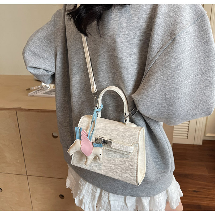 The Korean version of the hand-held small square bag for women in 2025, a new single-shoulder bag with a niche design, simple and versatile, trendy crossbody Kelly bag undefined
