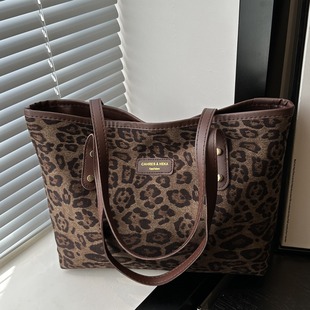 High-end textured leopard print large bag 2024 new style bag fashionable single shoulder large capacity commuter tote bag for women