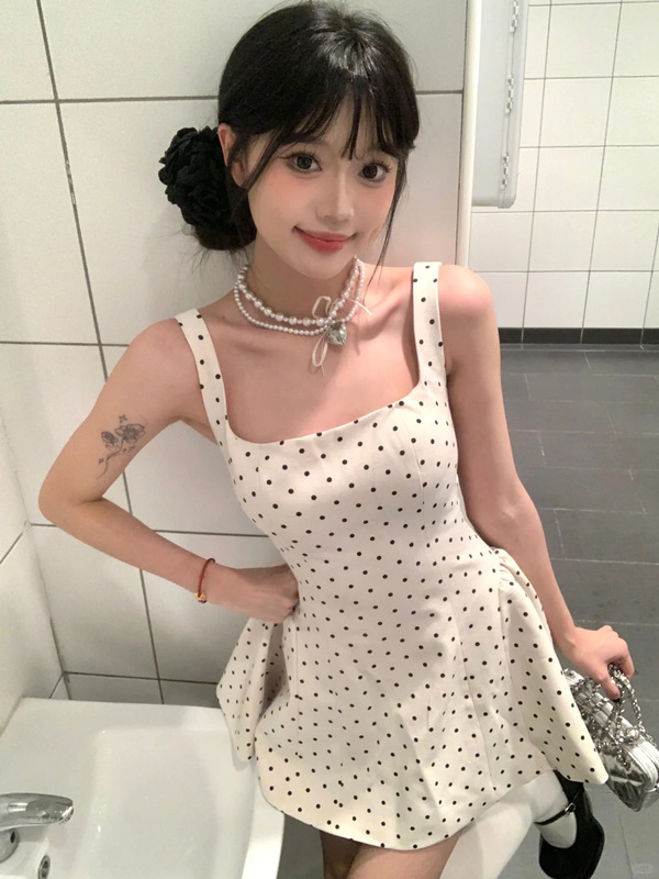 白色波点吊带连衣裙女2025新款夏季小个子法式无袖a字收腰短裙子|undefined