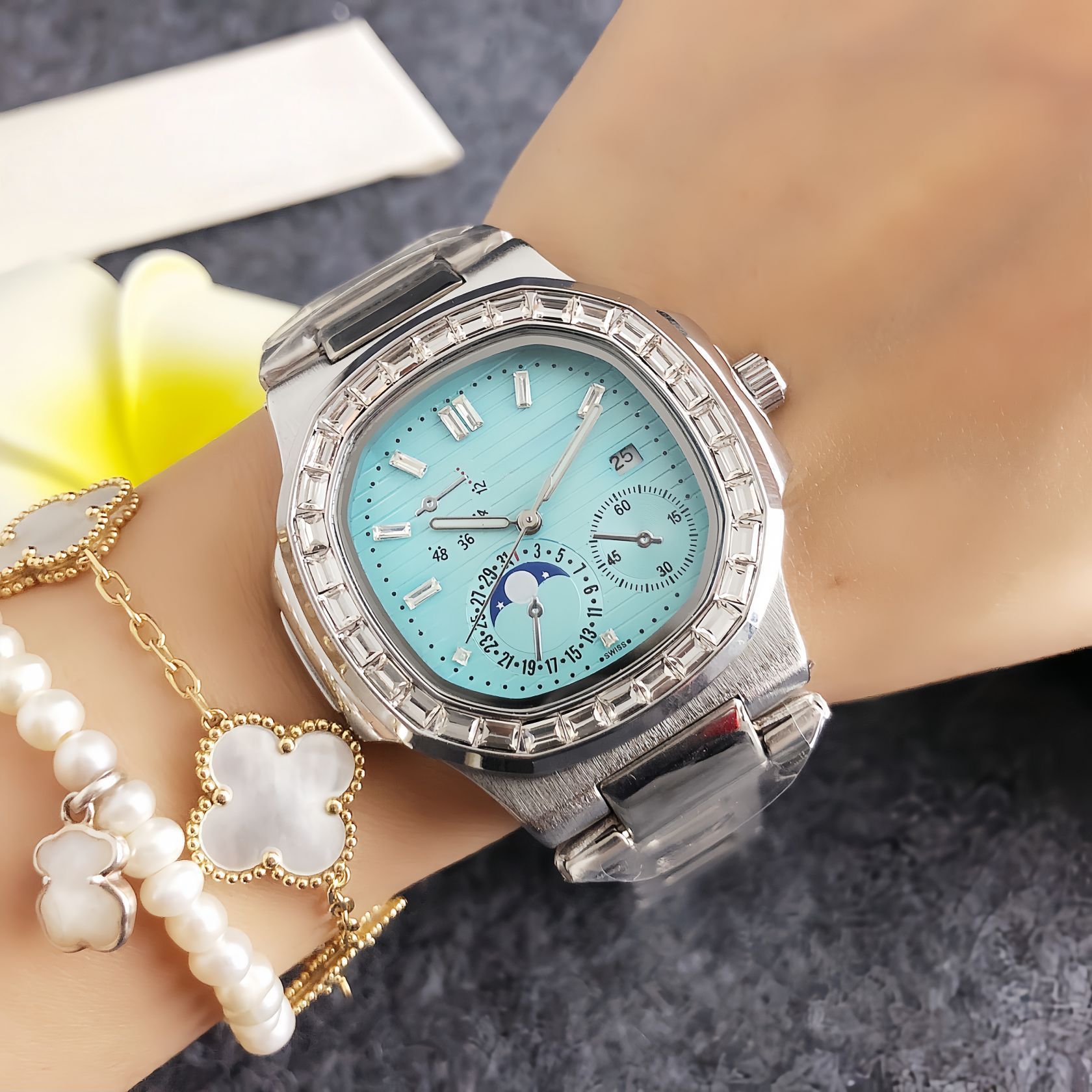 Diamond-Encrusted Luxury Quartz Watch, Business Trendy Men's Watch, Waterproof, High-End, Personalized Steel Strap, Light and Thin Watch, Popular Model
