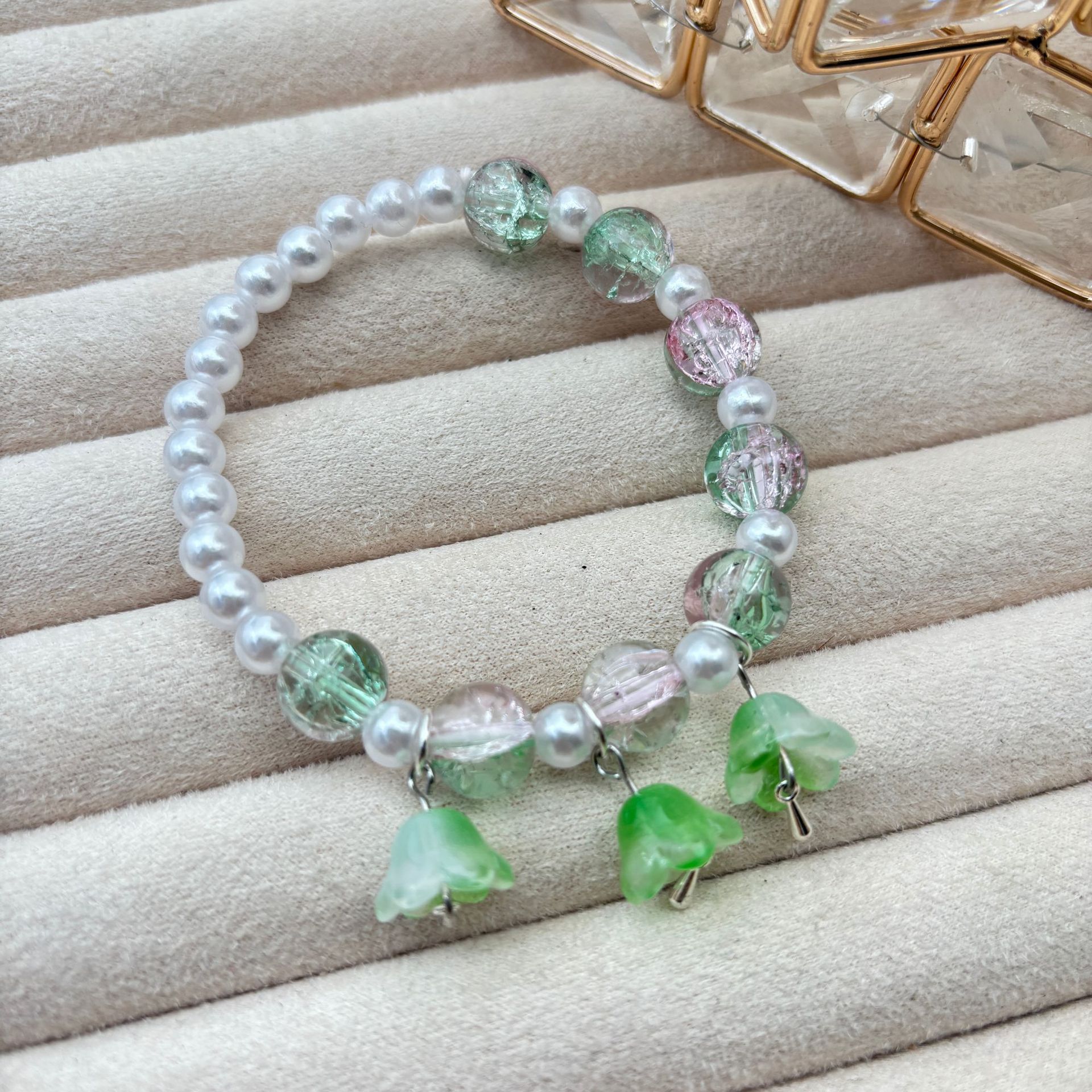 Pulsera de Lirio de los Valles con Perlas Rosadas y Verdes, Diseño Arroz Nevado #SZ1508