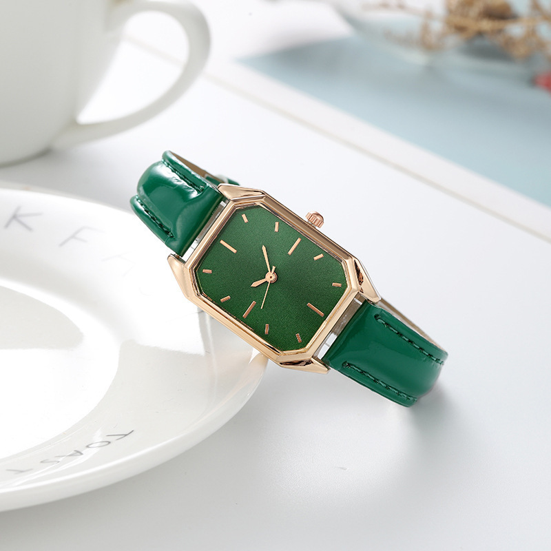 Ceas retro la modă pentru femei, cuarț, din aliaj simplu, pentru studente, în stoc_voghion.com