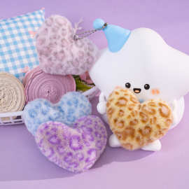 可爱卡通豹纹爱心毛绒玩偶挂件高颜值ins风包包服饰挂饰钥匙扣