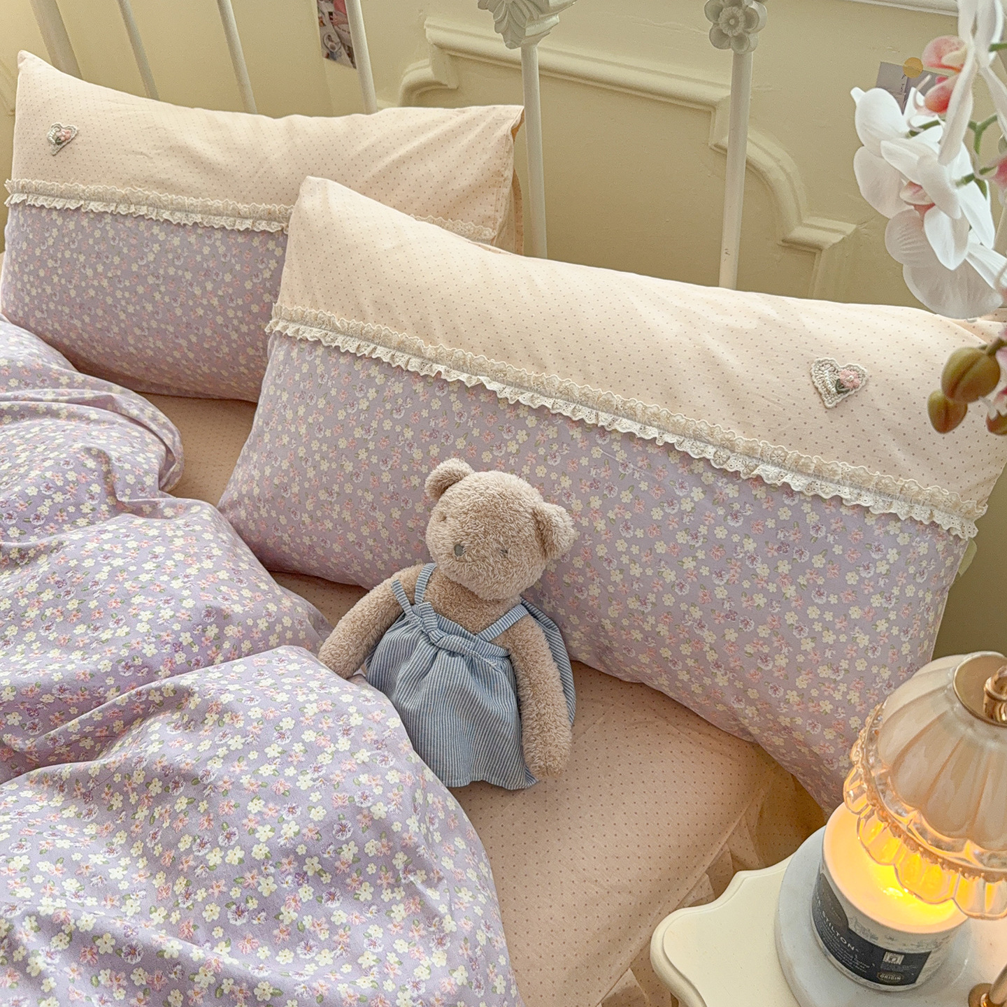 2026 nuevos productos 100% algodón flor pequeña bordada encaje de cuatro piezas sábanas cubiertas faldas de cama cuatro estaciones ropa de cama
