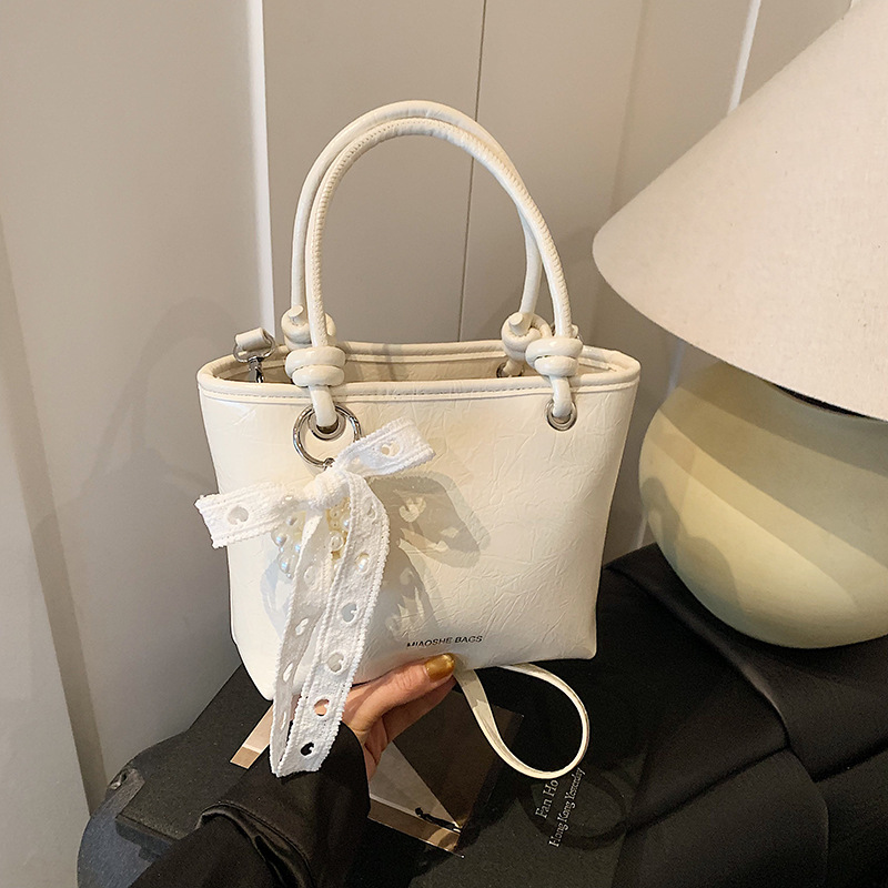 Bolso de mujer PU al por mayor transfronterizo 2025 nuevo bolso de mensajero de un solo hombro casual simple bolso de cubo de agua súper caliente de alta gama de verano