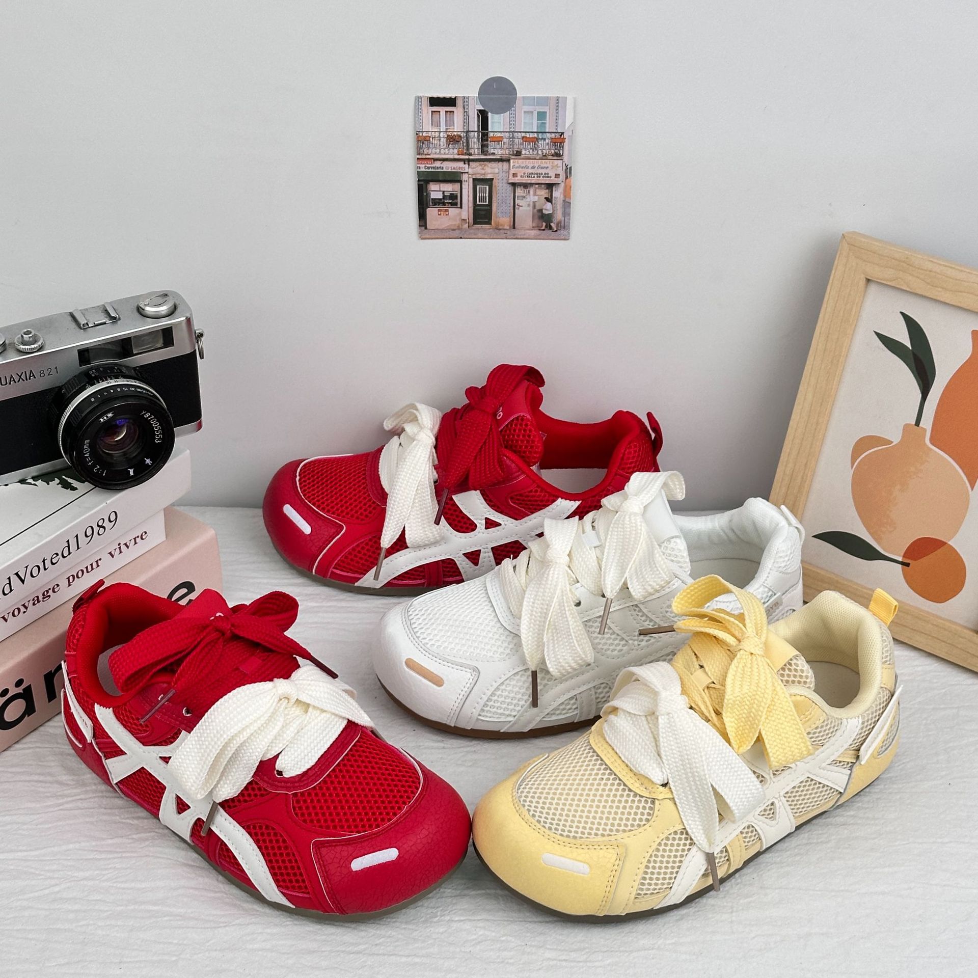 Yuanbo a través de la red fea y linda Forrest Gump zapatillas mujer 2025 verano nuevo nicho versión coreana del entrenamiento alemán deportes pequeños zapatos blancos en nombre del cabello