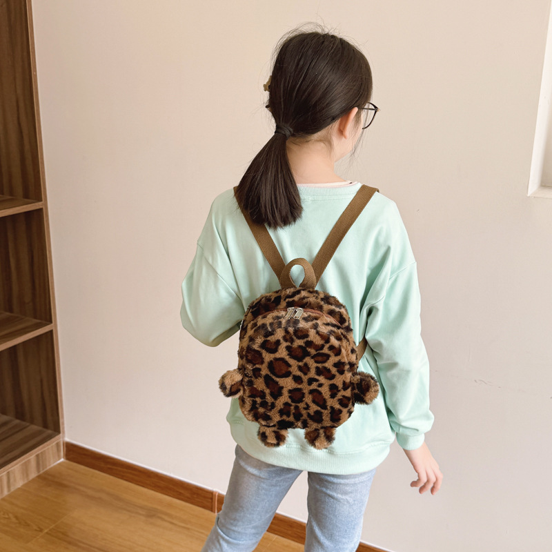 2025 otoño y invierno mochila de peluche para niños estampado leopardo mini mochila para niños y niñas jardín de infantes mochila pequeña