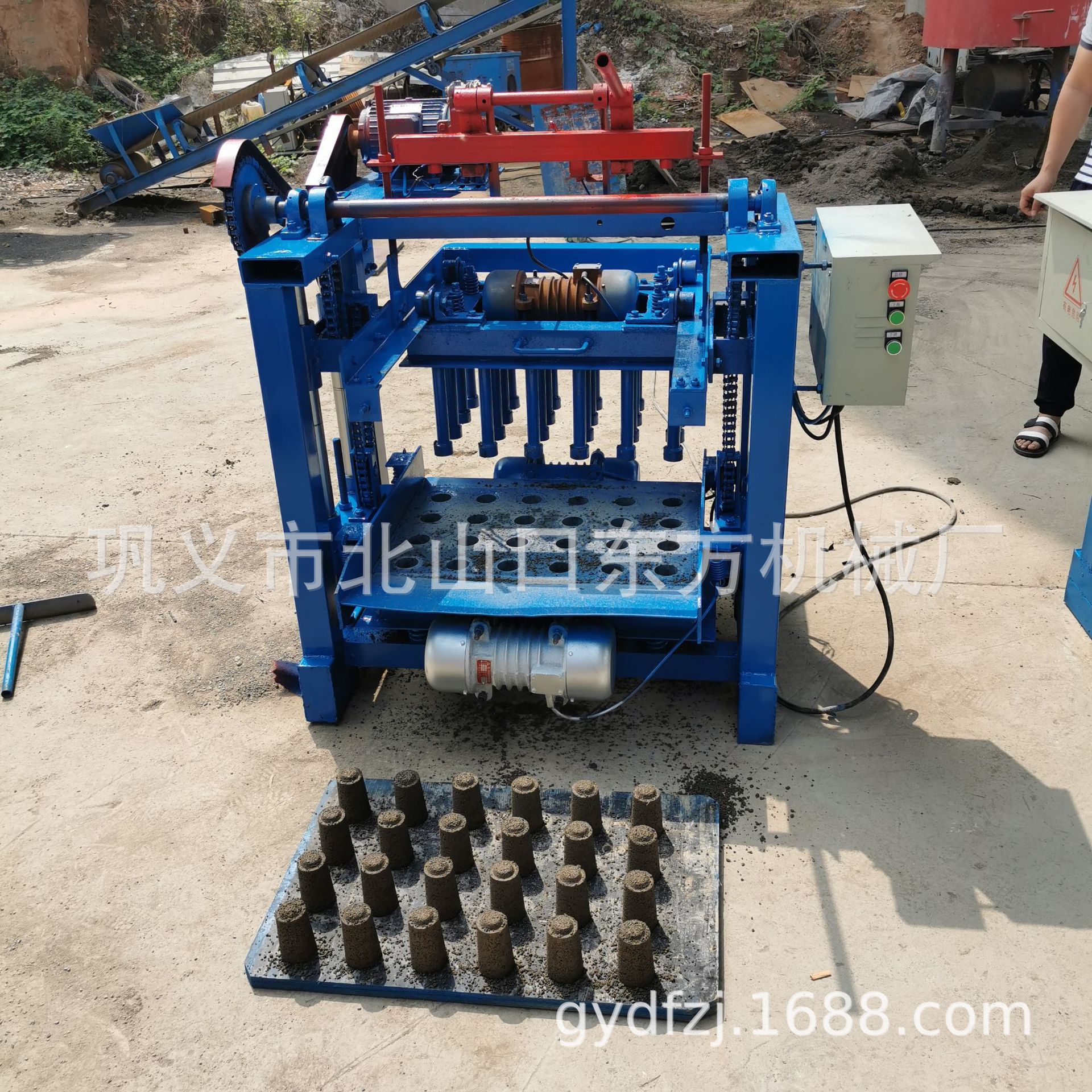 4-35水泥制砖机水泥垫块圆柱原料水泥石粉沙子自动升降多款模具