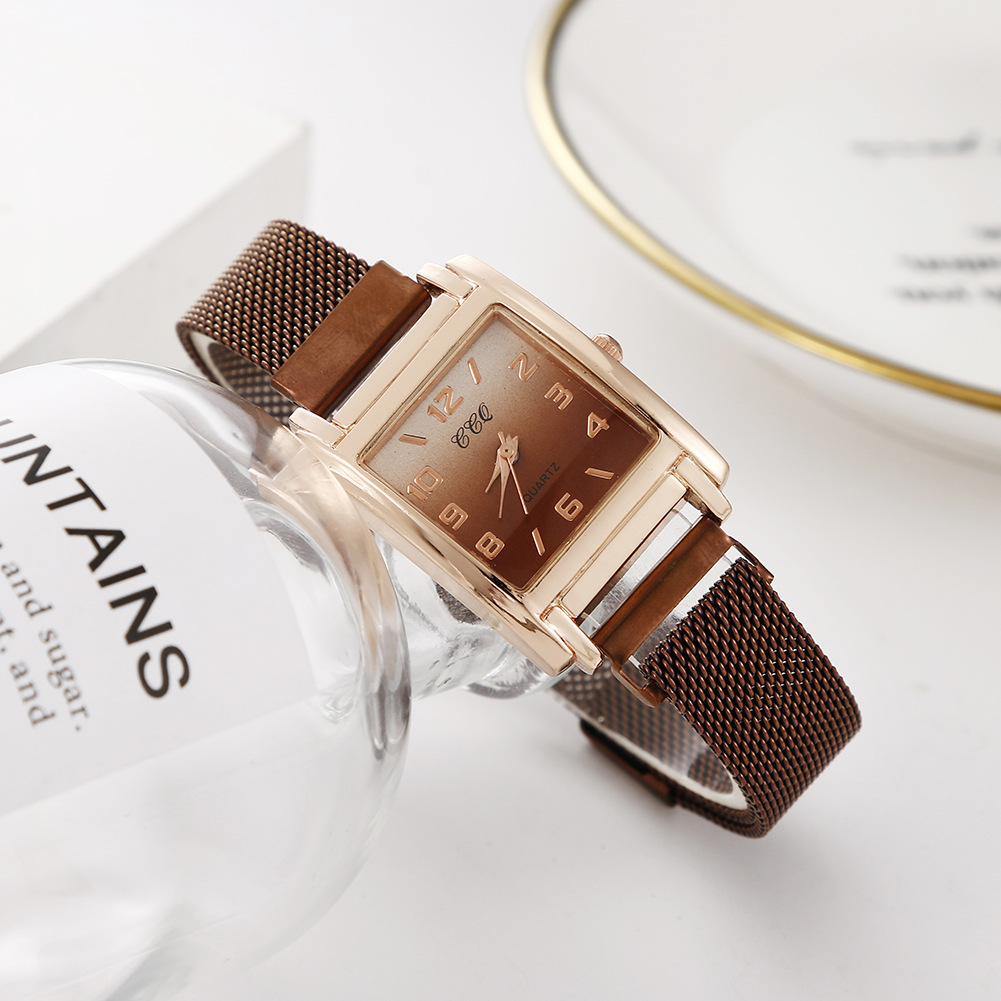 Montre à quartz avec boucle magnétique pour femmes, accessoire de célébrité sur Internet, minimaliste, carrée, numérique, nouvelle collection 2024_voghion.com