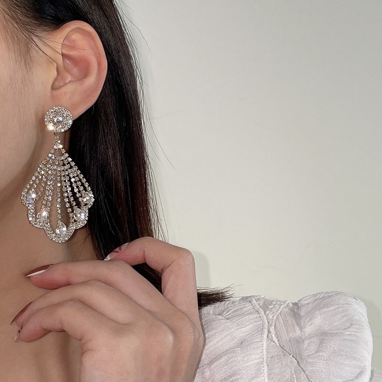 Luxury Full Diamond Fan-shaped Tassel Goddess Fashion Earrings display picture 2