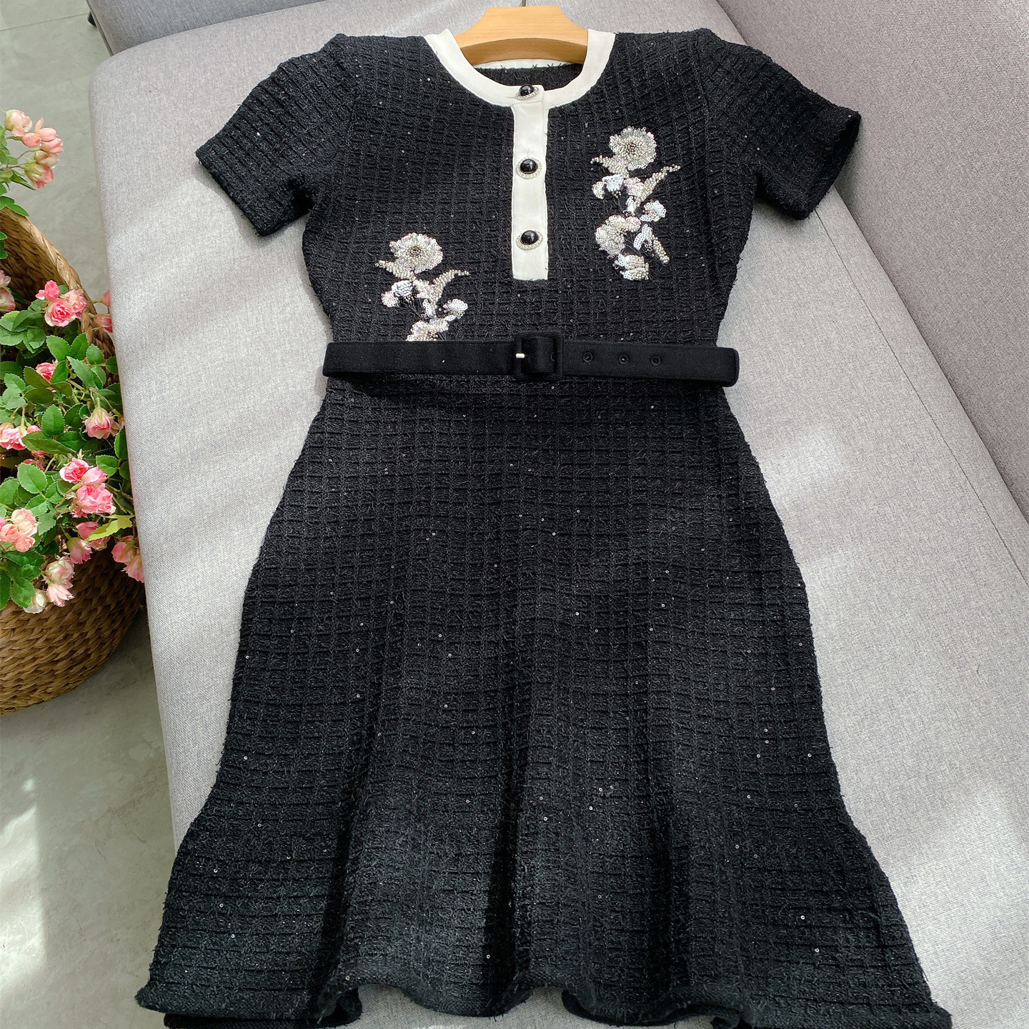 Classic Black Gold Style Embroidered Sequined Round Neck Slim Fit Knitted Dress Dress Short Skirt Elegant Lady