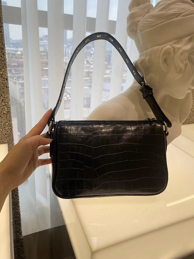 Internet celebrity's hot girl versatile crocodile pattern handbag shoulder armpit bag 2024 spring and summer new_voghion.com