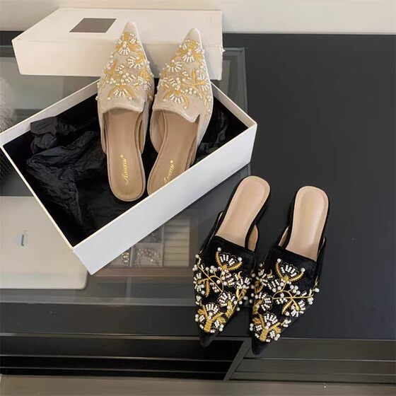 Embroidered Sandals and Slippers for Women Outer Wear 2025 New Fashion Flat Embroidered Half Slippers Pointed Lazy Mule Shoes