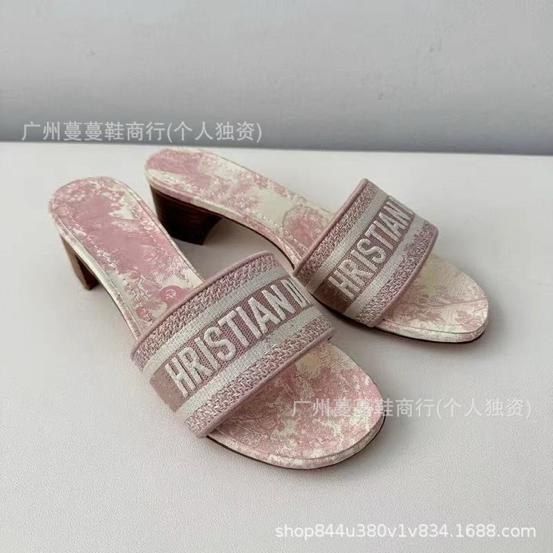 Xiaoxiangfeng 2025 新しい刺繍入り D ファミリーレターハイヒールスリッパ女性の夏のアウターウェア厚いヒール疲れないフリップフロップ|undefined