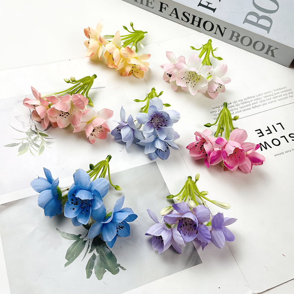 Simulación de flores 3 cabeza mini cadena de loto DIY tela de seda flores falsas tocado de flores material de broca de flores para hacer decoración de salón de bodas